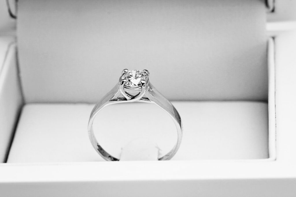 luksusowe pierścionki na zaręczyny